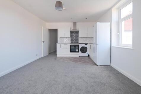 2-bed flat on Hornby Road, Blackpool, Lancashire, FY1, £650/mo
