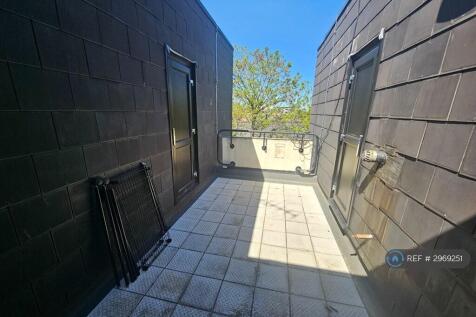 Ericcson Close, London, SW18 photo 5