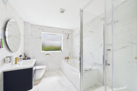 CAM03218G0-PR0634-STILL017