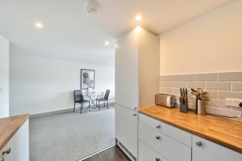 1298381-7-684fe0d...