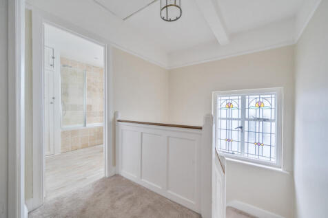 1348813-23-68bed8...