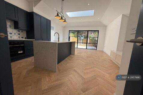 Links Road, London, SW17 photo 4