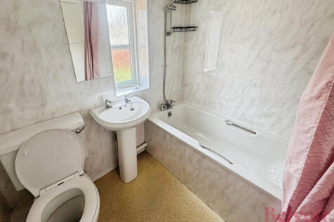 Sandringham Close, Wellingborough photo 5