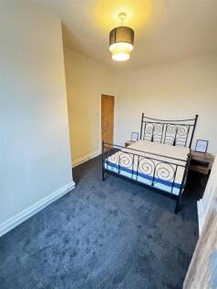 2-bed terraced on Manley Street place , Brighouse, £700/mo