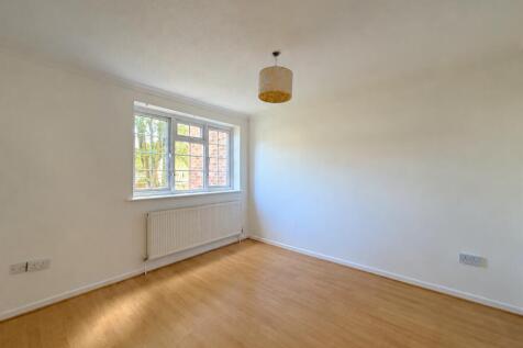 Lonsdale Drive, Gillingham photo 4
