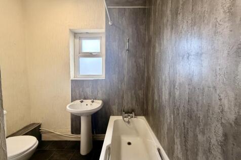 Gannow Lane, Burnley, BB12 photo 5