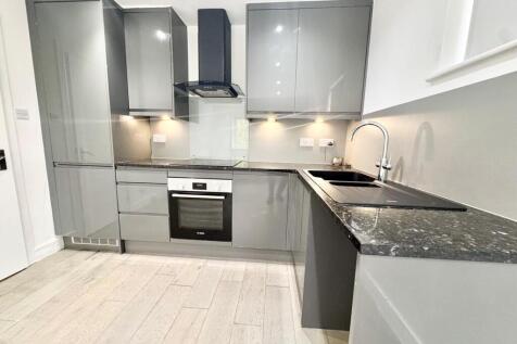 2 bed flat to rent Wakefield Court, London SE26