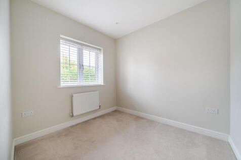 1371396-9-68f5f9c...