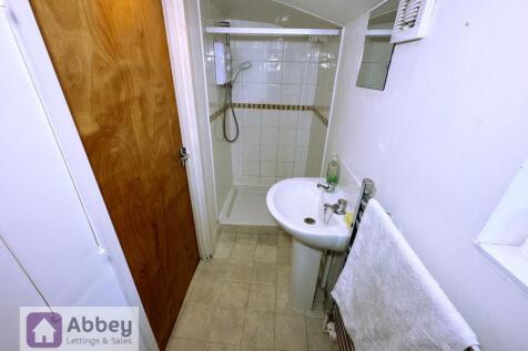 Annex/Games Shower Room