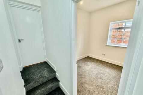Flat 4 (Pent House), 51a High Street photo 5