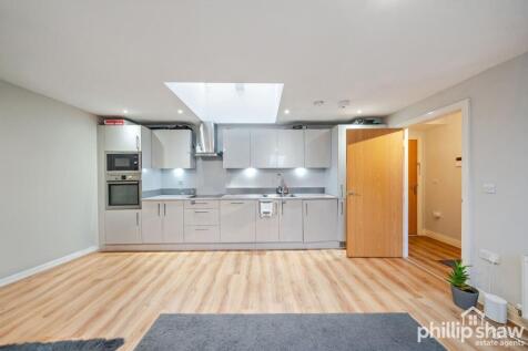 Gibbs Couch, Watford, WD19 photo 3