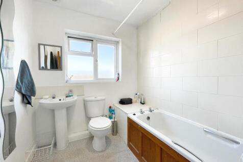 Flat 2C 43 Springhill Court_-4.jpg