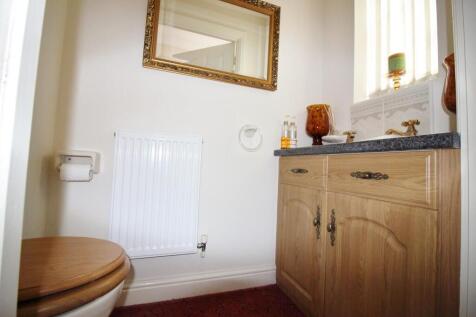 9 - Downstairs WC.jpg