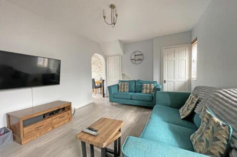 Archway Avenue 3 - Lounge Front.jpg