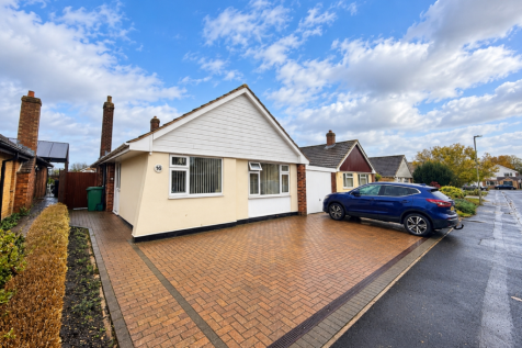 3-bed bungalow on Paddock Close, Wantage, £1,600/mo