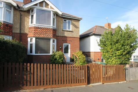 3-bed semi-detached on Longmead Road, Ryde, £1,250/mo