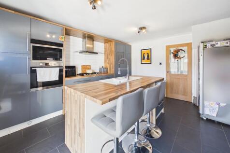 Living/Breakfast Kitchen