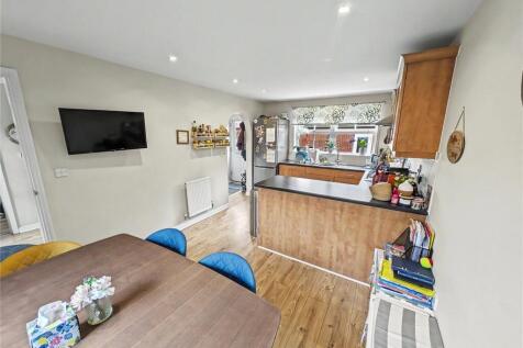 Victoria Gardens, Wokingham, Berkshire, RG40 photo 5