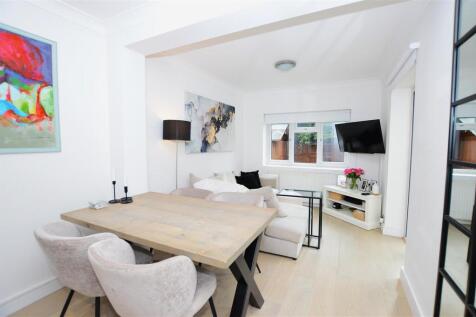 93 Kneller Road, new living room.jpg
