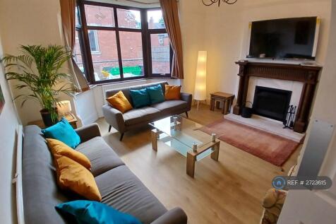 Spacious, Bay-Windowed Sitting Room 
