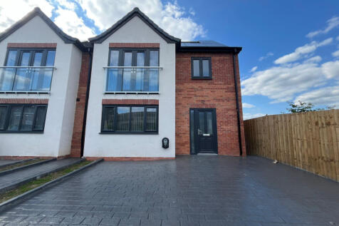 Double Bedroom in Rotherby Avenue - Leicester LE4