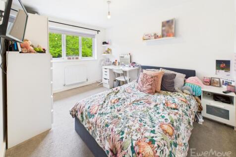 CAM03624G0-PR0147-STILL029