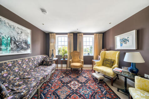 Sitting/Dining Room