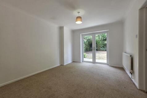 Appledown Drive, Bury St Edmunds, Suffolk, IP32 7HQ photo 3