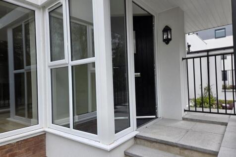 PRIVATE SELF CONTAINED ENTRANCE