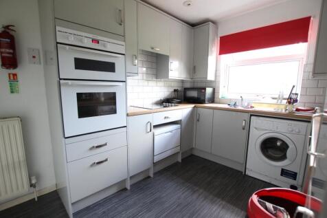 Available SEPT 2027 2 Rooms  Wallcroft Close photo 2