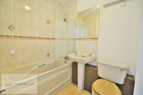 971da943-Bathroom