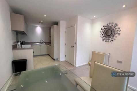 Charford Road, London, E16 photo 4