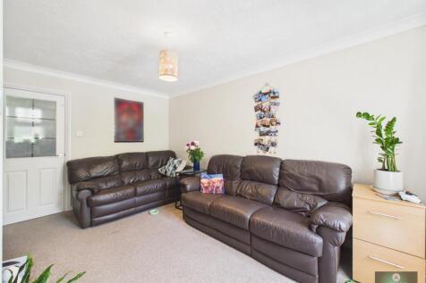 Verbania Way, East Grinstead photo 3