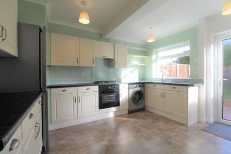4 Kitchen.JPG