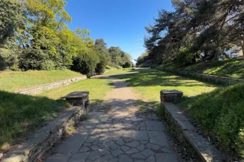 CLACTON SEA FRONT &amp; PRESTIGIOUS 'GARDENS AREA' CLO