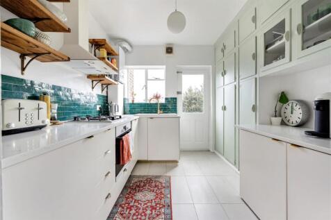 The Lodge, N16