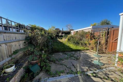 16 Sunnybank Rd Garden.jpg