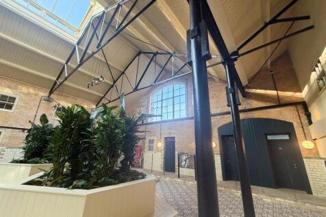 GRAND COMMUNAL ENTRANCE &amp; HISTORIC HUB