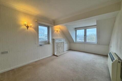 38 ST PETERS LOUNGE MAIN.jpg