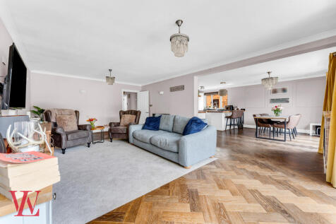 Living / Kitchen / Dining