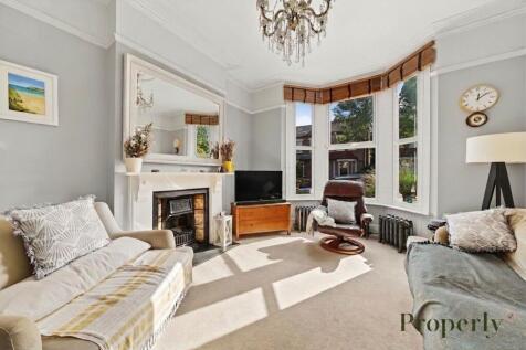 FRONT ROOM