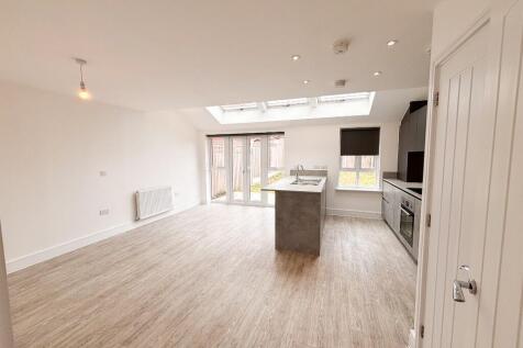 Priestley Drive, Milton Keynes, Buckinghamshire, MK4 photo 3