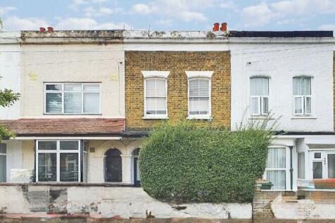 London, E7 - property photo