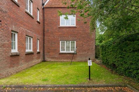 6 Chaise Meadow, Lymm WA13 9UP-5.jpg