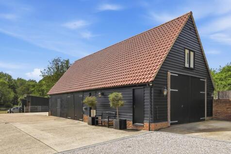 Detached Barn &amp; Annexe