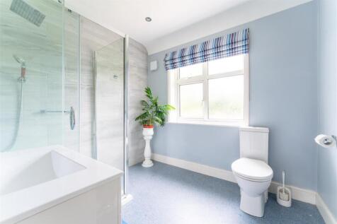 49 Bathroom Bath.jpg