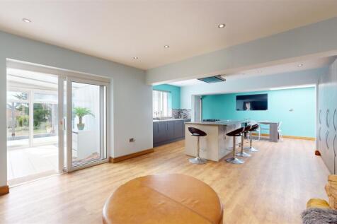 KITCHEN/FAMILY/DINING ROOM