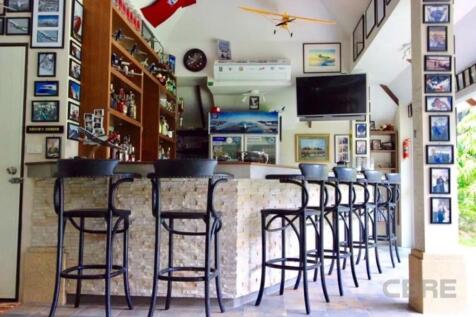 Pool bar