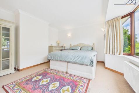 Double Bedroom 2 with built in wardrobes