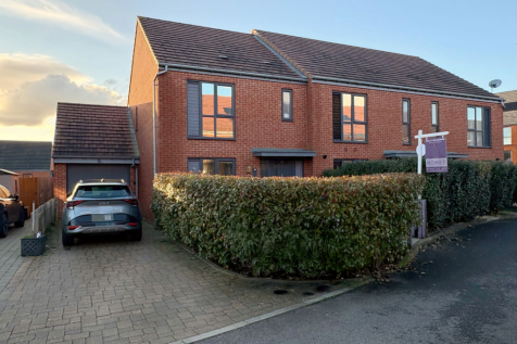 Bordon, GU35 - property photo